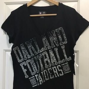 BNWT Women Oakland Raiders V-neck tee